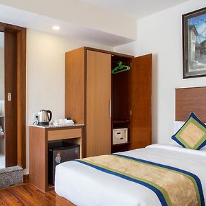 Deluxe Single Room Airport Pickup